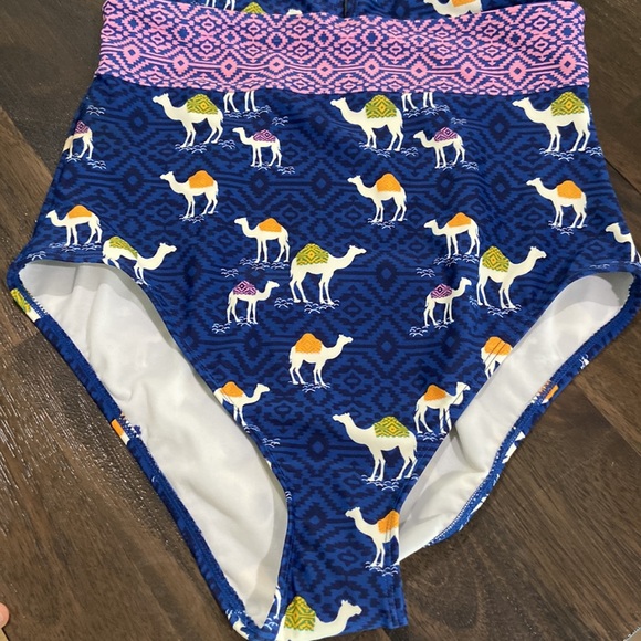 Adore Me Catarina Contour One-Piece Swimsuit Sz M Camel Hump Day Tile Ikat NWOT - Picture 10 of 15